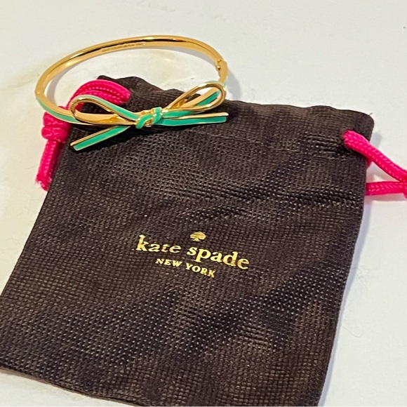 kate spade Jewelry - Kate Spade Gold Tone Bracelet with Green Bow NWOT with jewelry pouch